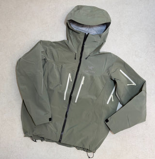 ARC’TERYX ALPHA JACKET ‘OLIVE’